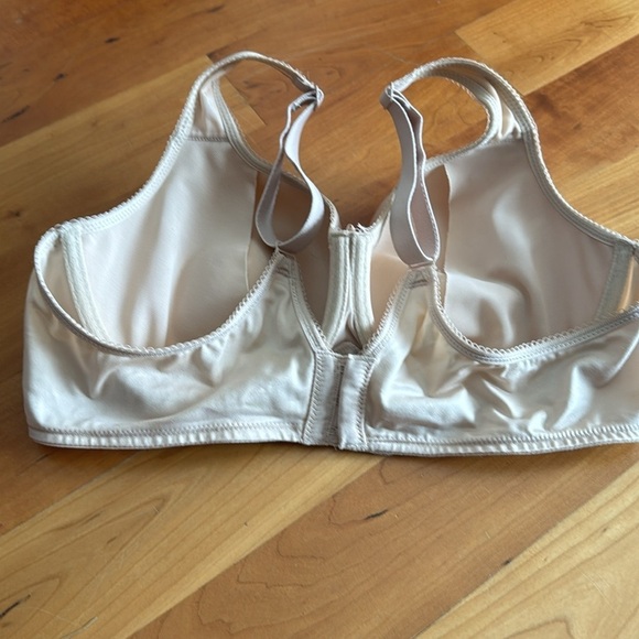 WACOAL SPACER BASIC BEAUTY 853192 BRA 40C like new - Picture 8 of 10